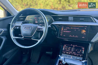Внедорожник / Кроссовер Audi e-tron 2020 в 