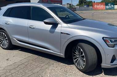 Внедорожник / Кроссовер Audi e-tron 2019 в 