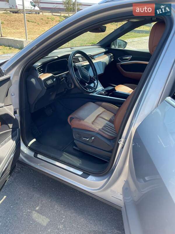 Внедорожник / Кроссовер Audi e-tron 2019 в Одессе фото 7 Внедорожник / Кроссовер Audi e-tron 2019 в Одессе