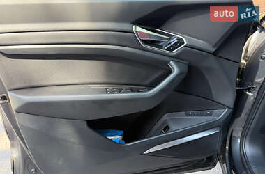 Внедорожник / Кроссовер Audi e-tron 2019 в 