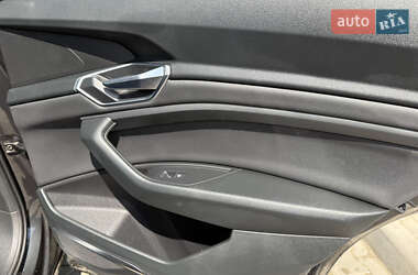Внедорожник / Кроссовер Audi e-tron 2019 в 