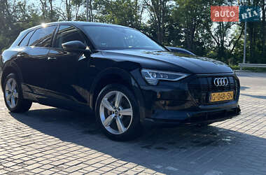 Внедорожник / Кроссовер Audi e-tron 2019 в 