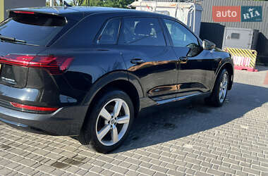 Внедорожник / Кроссовер Audi e-tron 2019 в 