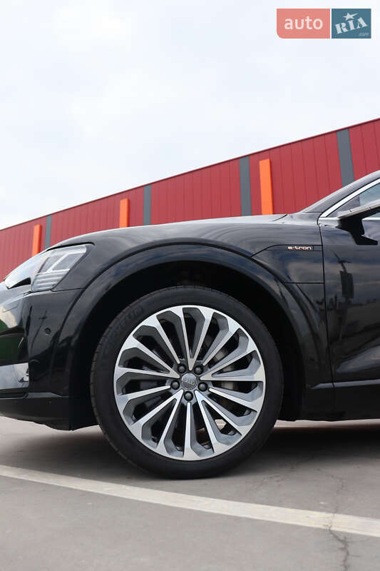 Позашляховик / Кросовер Audi e-tron 2019 в Києві фото 6 Позашляховик / Кросовер Audi e-tron 2019 в Києві