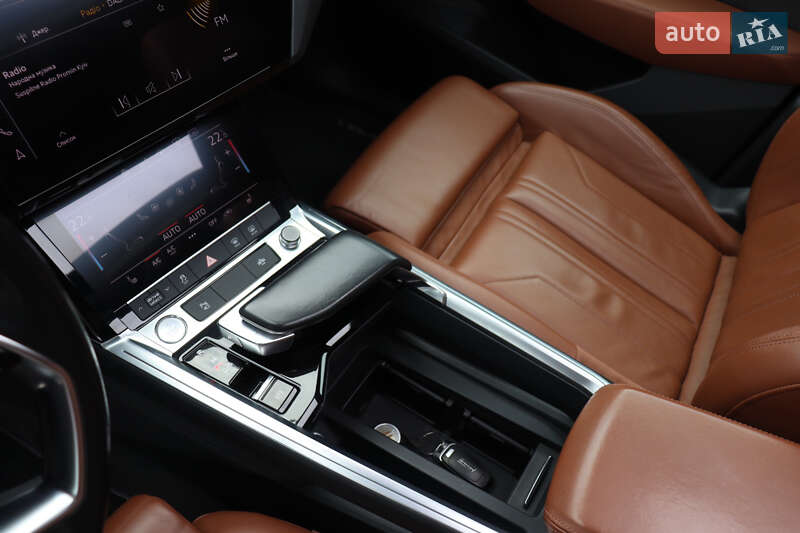 Позашляховик / Кросовер Audi e-tron 2019 в Києві фото 17 Позашляховик / Кросовер Audi e-tron 2019 в Києві
