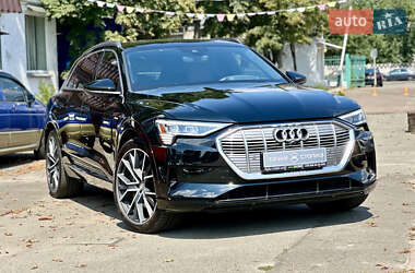 Позашляховик / Кросовер Audi e-tron 2019 в 