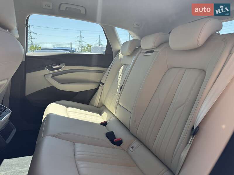 Позашляховик / Кросовер Audi e-tron 2019 в Чернівцях