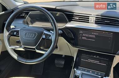 Внедорожник / Кроссовер Audi e-tron 2019 в 