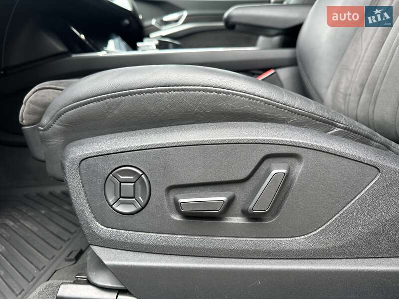 Внедорожник / Кроссовер Audi e-tron 2019 в Киеве