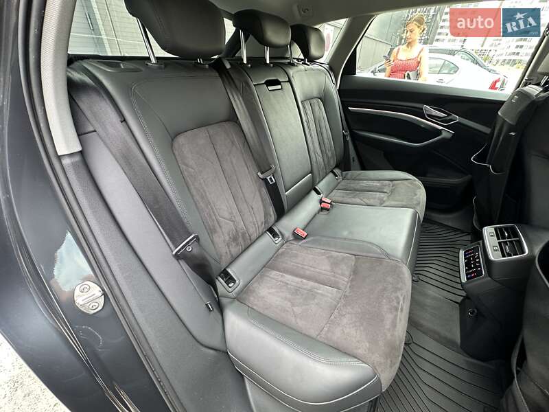 Внедорожник / Кроссовер Audi e-tron 2019 в Киеве