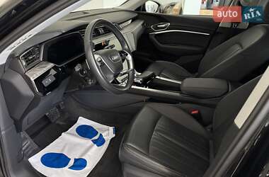 Внедорожник / Кроссовер Audi e-tron 2021 в 