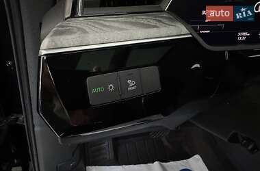 Внедорожник / Кроссовер Audi e-tron 2021 в 