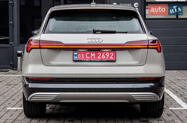 Внедорожник / Кроссовер Audi e-tron 2021 в 