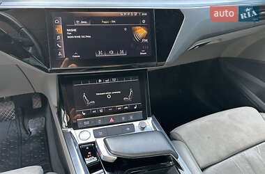 Внедорожник / Кроссовер Audi e-tron 2019 в 