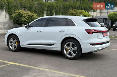 Внедорожник / Кроссовер Audi e-tron 2021 в 
