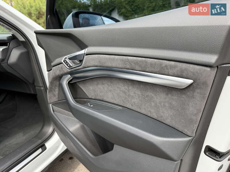 Внедорожник / Кроссовер Audi e-tron 2021 в Ровно