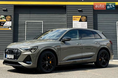 Внедорожник / Кроссовер Audi e-tron 2022 в 