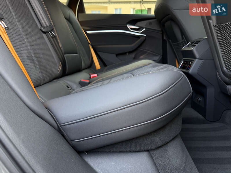Внедорожник / Кроссовер Audi e-tron 2022 в Мукачево