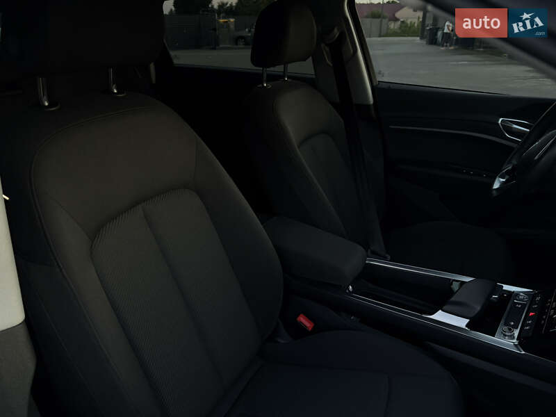 Позашляховик / Кросовер Audi e-tron 2019 в Радехові