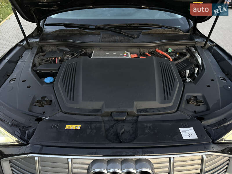 Позашляховик / Кросовер Audi e-tron 2019 в Радехові