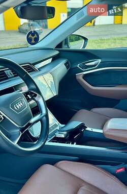 Внедорожник / Кроссовер Audi e-tron 2021 в 