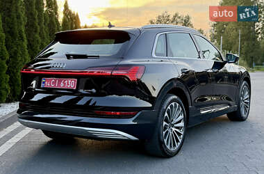 Внедорожник / Кроссовер Audi e-tron 2022 в 