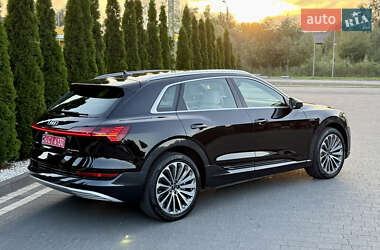 Внедорожник / Кроссовер Audi e-tron 2022 в 