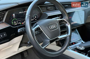 Внедорожник / Кроссовер Audi e-tron 2022 в 