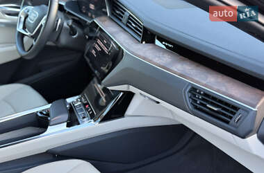 Внедорожник / Кроссовер Audi e-tron 2022 в 