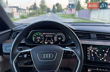 Внедорожник / Кроссовер Audi e-tron 2022 в 