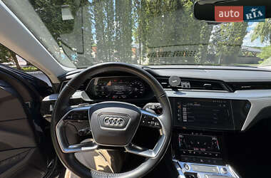 Внедорожник / Кроссовер Audi e-tron 2021 в 