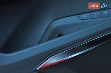 Позашляховик / Кросовер Audi e-tron 2021 в 