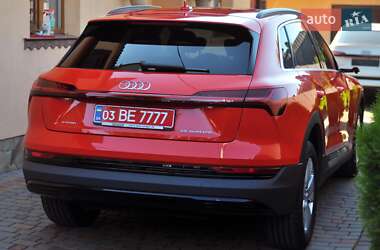 Позашляховик / Кросовер Audi e-tron 2021 в 