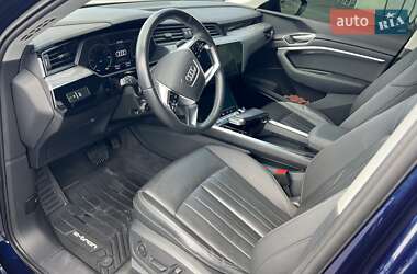 Внедорожник / Кроссовер Audi e-tron 2021 в 