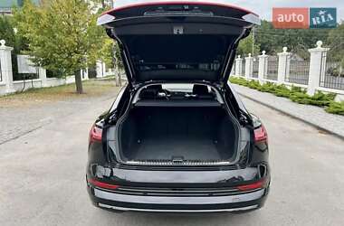 Позашляховик / Кросовер Audi e-tron 2020 в 
