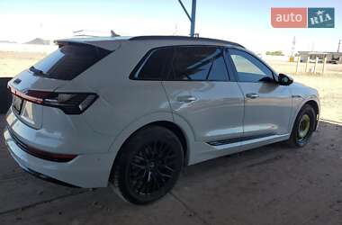 Внедорожник / Кроссовер Audi e-tron 2021 в 