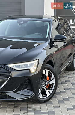 Позашляховик / Кросовер Audi e-tron 2023 в 