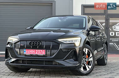 Позашляховик / Кросовер Audi e-tron 2023 в 