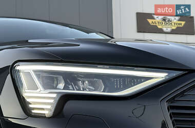 Позашляховик / Кросовер Audi e-tron 2023 в 