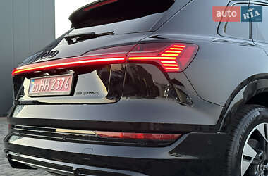 Позашляховик / Кросовер Audi e-tron 2023 в 