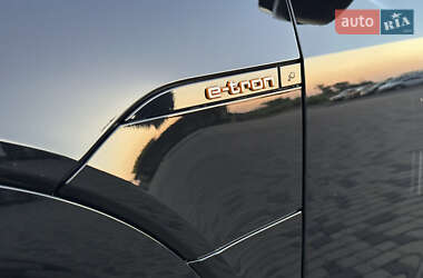 Позашляховик / Кросовер Audi e-tron 2023 в 