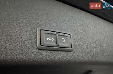 Позашляховик / Кросовер Audi e-tron 2023 в 