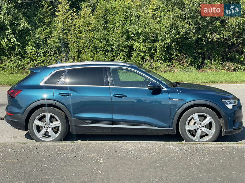 Внедорожник / Кроссовер Audi e-tron 2021 в 