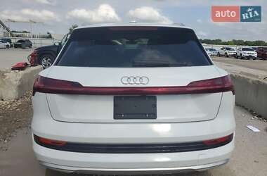 Внедорожник / Кроссовер Audi e-tron 2019 в 