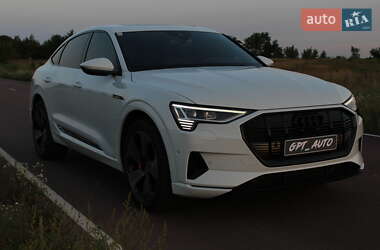Внедорожник / Кроссовер Audi e-tron 2021 в 
