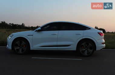 Внедорожник / Кроссовер Audi e-tron 2021 в 