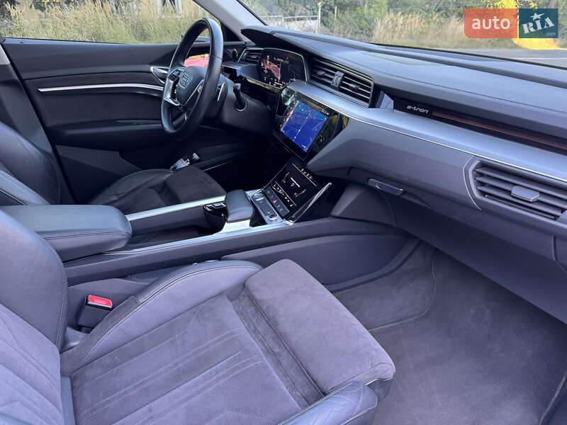 Внедорожник / Кроссовер Audi e-tron 2019 в Ужгороде