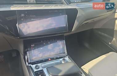 Внедорожник / Кроссовер Audi e-tron 2022 в 