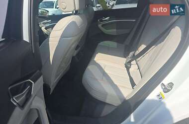 Внедорожник / Кроссовер Audi e-tron 2022 в 