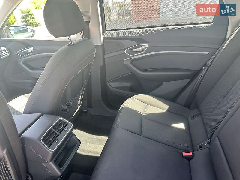 Внедорожник / Кроссовер Audi e-tron 2020 в Иршаве фото 13 Внедорожник / Кроссовер Audi e-tron 2020 в Иршаве